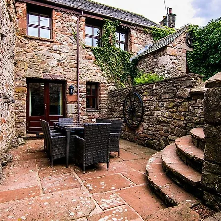 Waltons Close